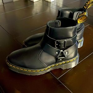 New without tags Dr martens James boots